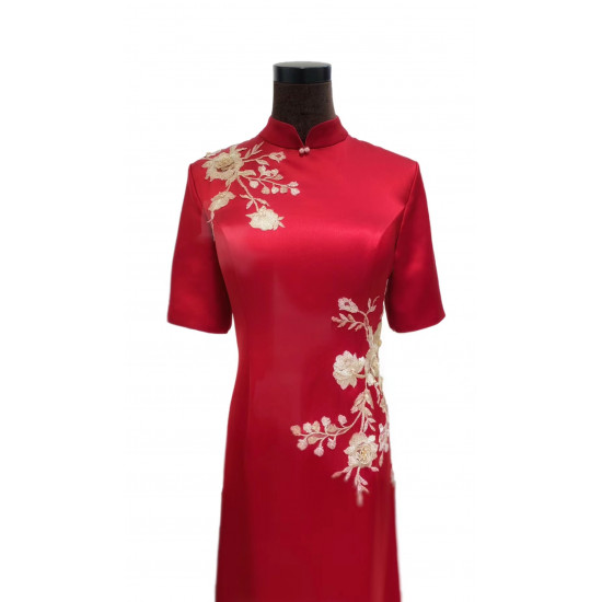 Short Sleeve Red Bridal Qipao with Golden Floral Applique